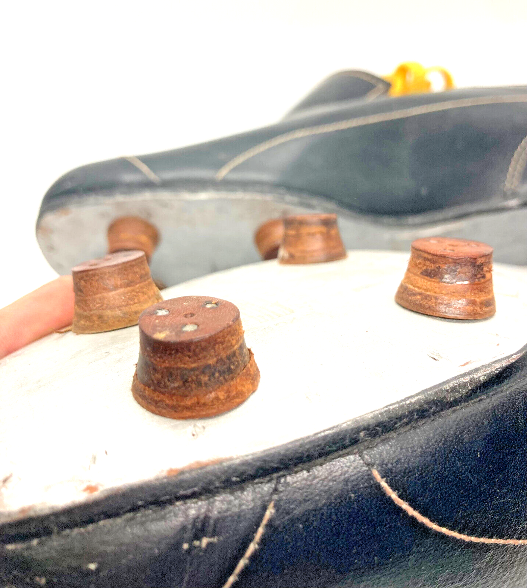 Objet ancien sport chaussures rugby Patrick Française old