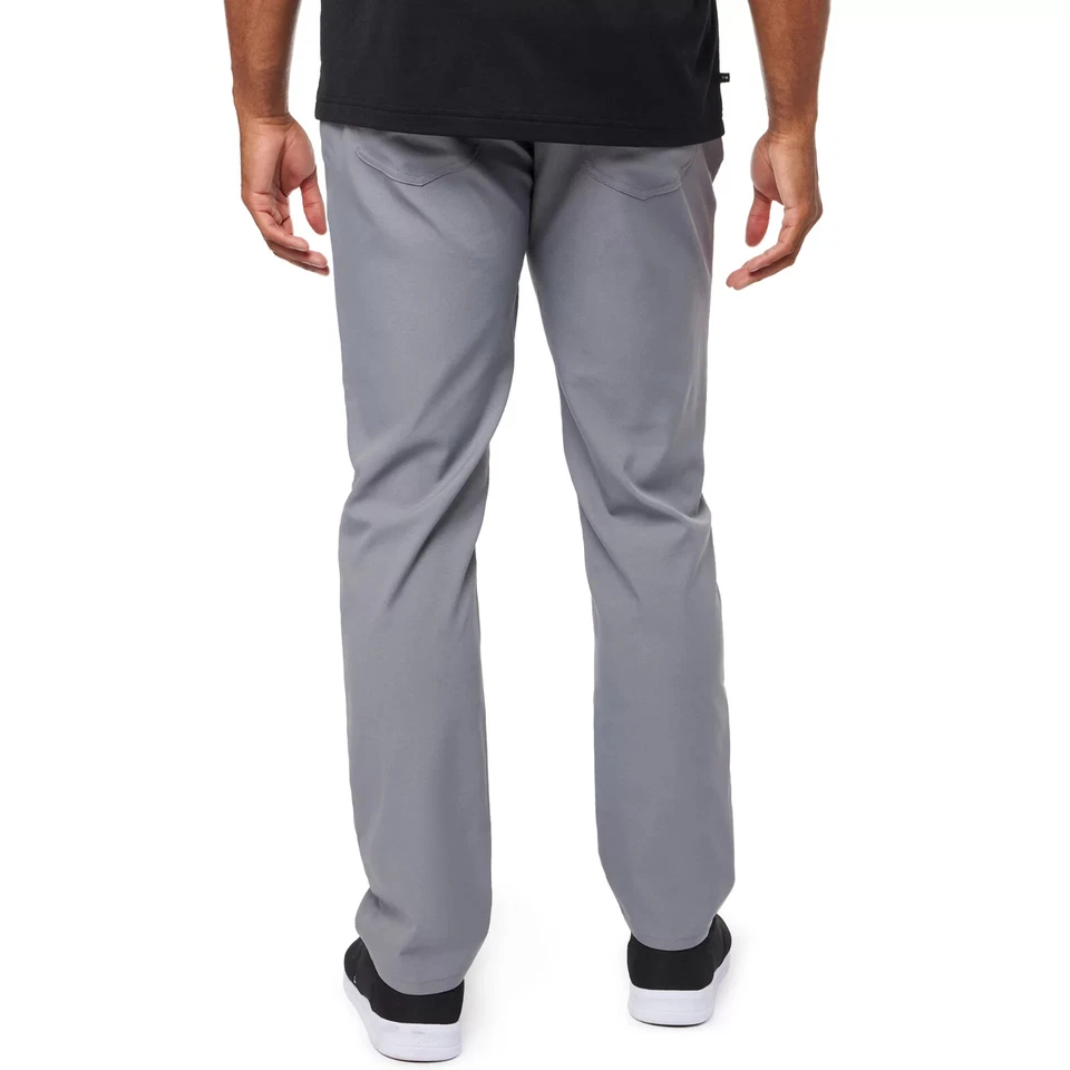 Pantalones de golf TravisMathew para hombre abiertos a cerrar 2,0 5 bolsillos (tono silencioso) Foto 2 de 3