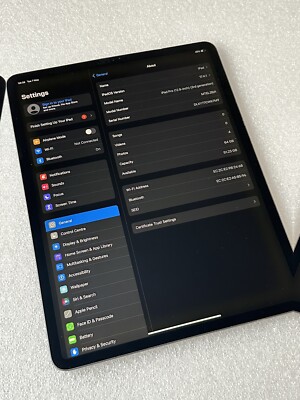 Apple iPad Pro 3rd Gen. 64GB, Wi-Fi Only, 12.9 in - Grey - PLS