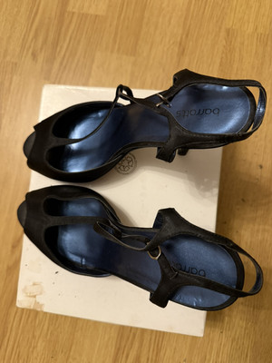 Talons Barratts Taille UK 6 - Neufs Sans Emballage, Fabriqués Au Royaume-Uni, Jamais Portés
