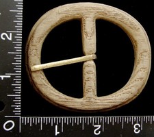 LL04128 NOS HAND CRAFTED  CUT-OUT WOOD  ROUND TONGUE TYPE BELT BUCKLE