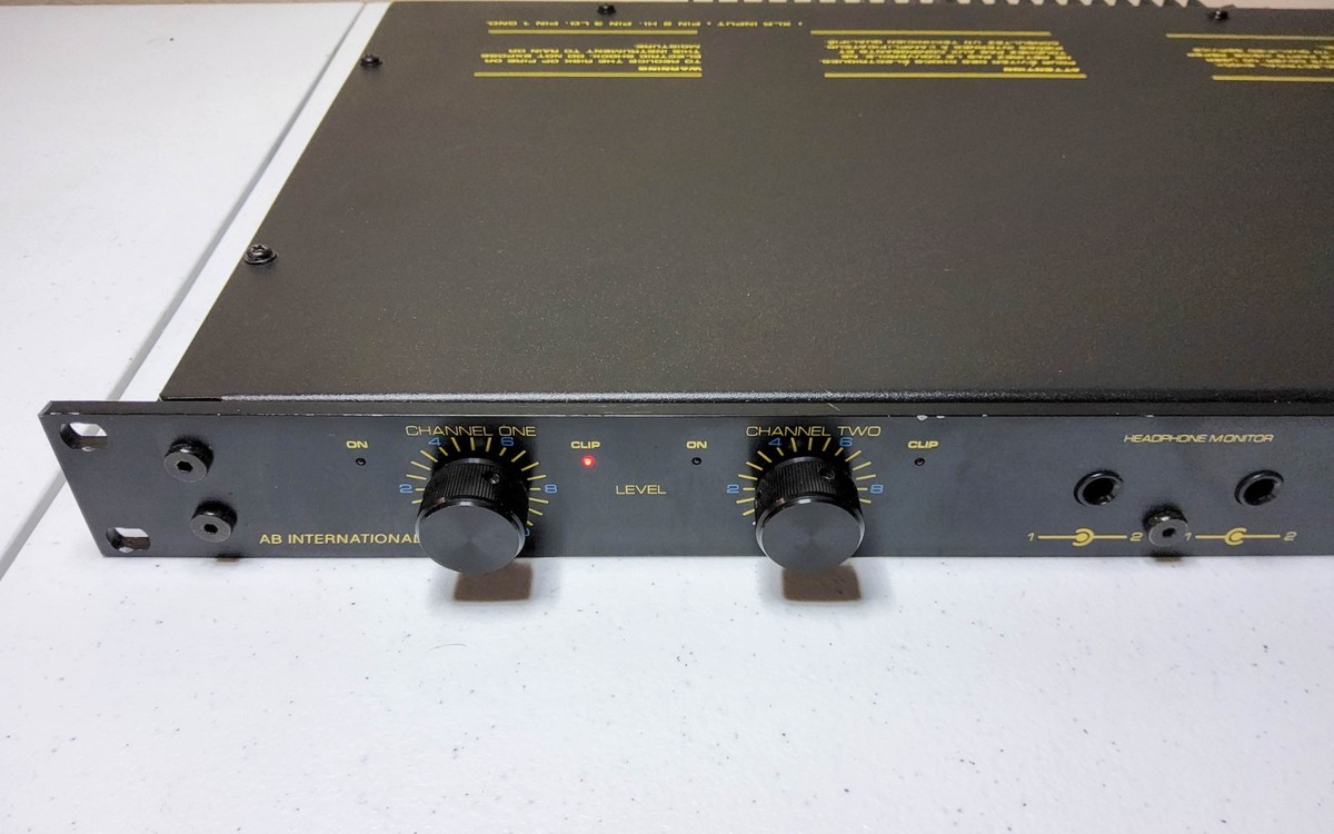 AB PROFESSIONAL SERIES 200 パワーアンプ AB International Professional Series 200 2-Channel Amplifier