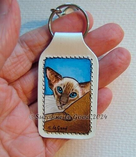 Siamese cat art leather key ring charm painting original design Suzanne Le Good - Photo 1 sur 4