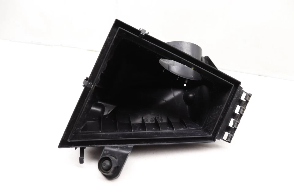 BMW 528I XDRIVE 2012-2016 2,0 L - Caja de filtro de aire del motor/carcasa (inferior) Foto 3 de 4