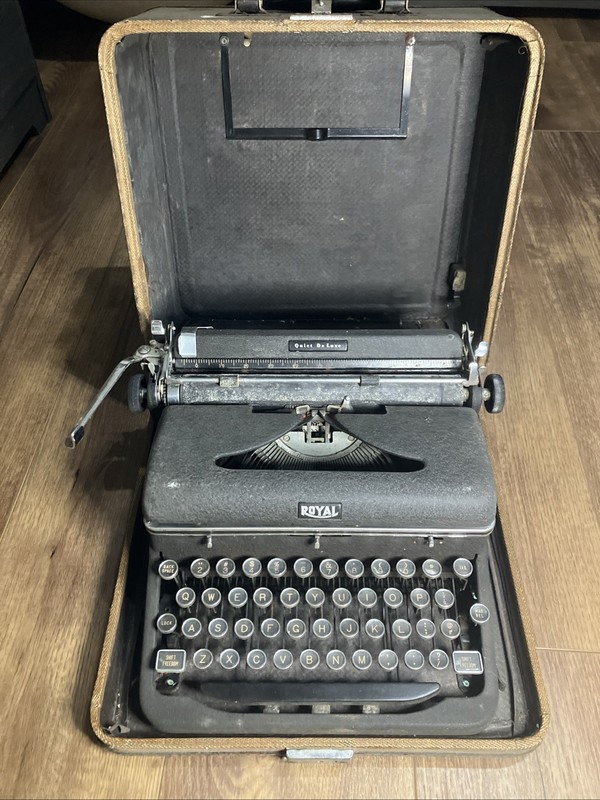 Vtg Royal De Luxe Typewriter Parts Repair, Great Project Piece!