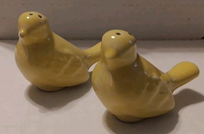 Yellow Bird Salt Pepper Shakers Pair  Original Condition Vintage