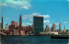 United Nations Secretariat Bldg New York City NYC NY Postcard UNP VTG Unused