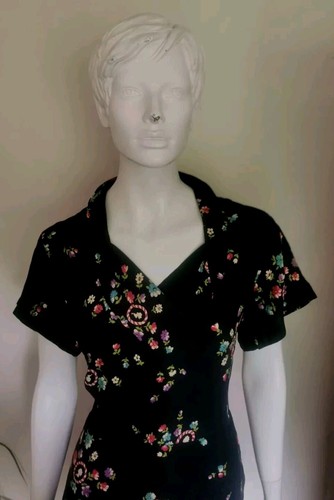 True Vintage 1930s 1940s Cameo Novelty Print Rayon Dress volup good size