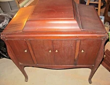 VV-260 Victrola Phonograph Victor Talking Machine Company 1922 Lowboy Console 