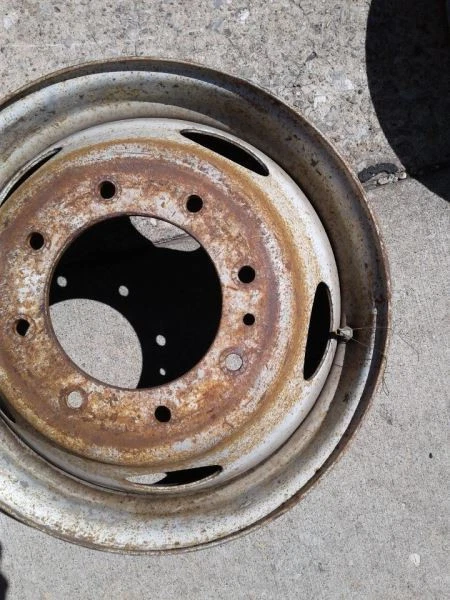 Llanta Ford F-450 Super Duty 2004 Foto 2 de 3