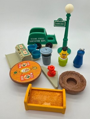 Vintage Fisher Price Little People Sesame Street Lot Bert Light Pole E Bed+ 1974