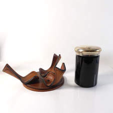 Sillems Tabakdose aus schwarzem Glas  und ein Pfeifenst&auml;nder aus Leder