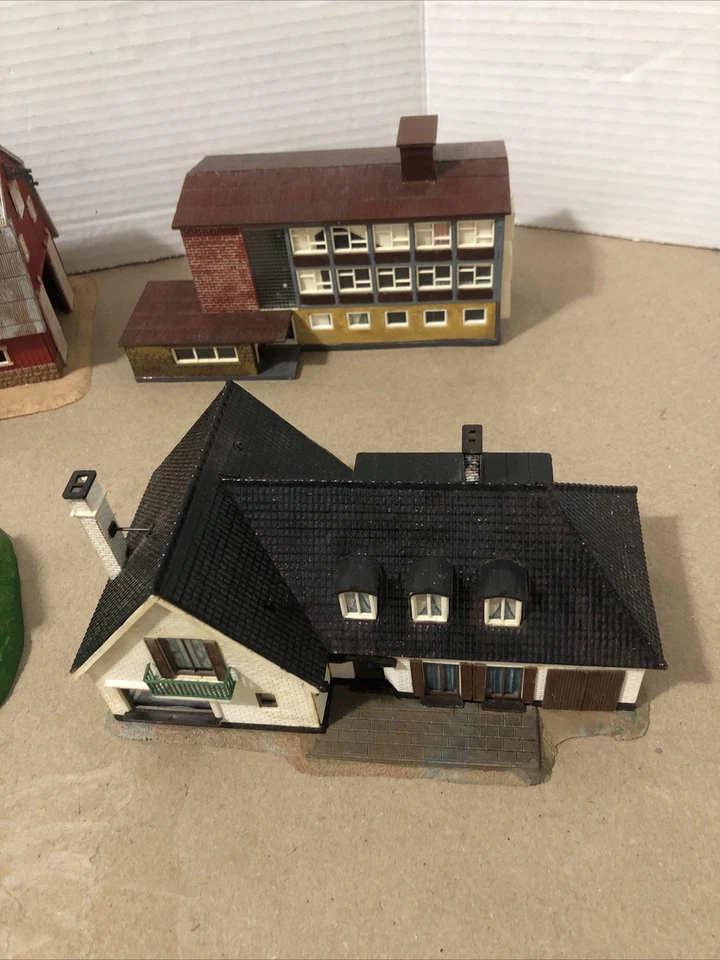 复古欧洲城镇建筑 ( HO ) & Administration Buld.(2 Kubri B585,D75,V55 银色 — 第 2/4 张图片