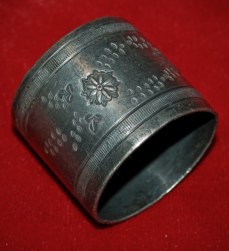 Antique NAPKIN RING 1890's Nice Floral Design - Picture 4 of 6