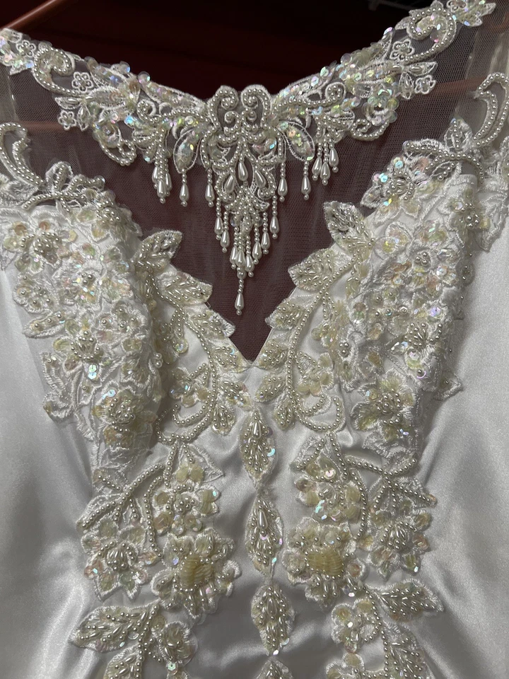 Sweetheart Gowns Vintage Women’s Wedding Gown White Sequin Beads Bustle More! - Image 2 of 4