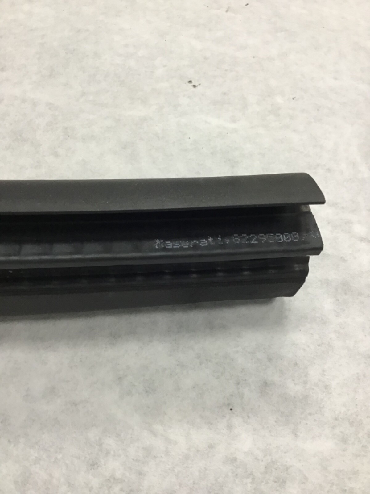 Maserati GranTurismo Convertible M145 2015 right front lower rubber door seal