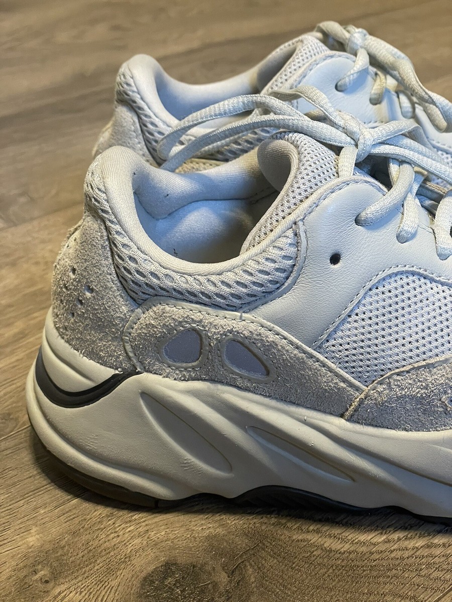 light grey yeezy 700