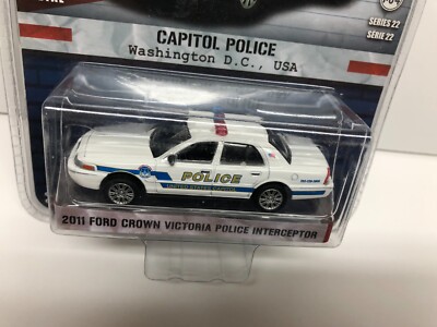 グリーンライト ホットパースート 2011 クラウンビクトリア 2台 未開封 Greenlight Hot Pursuit CAPITOL POLICE 2011 Ford Crown Victoria