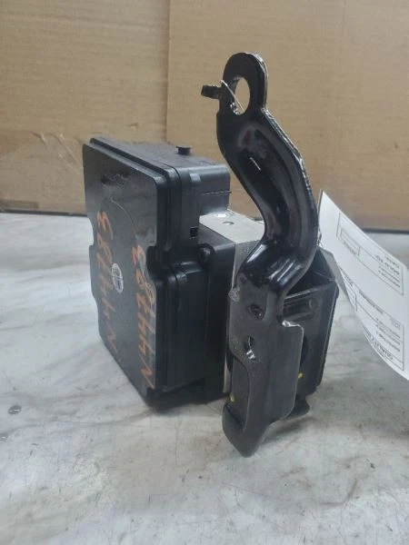 2015 - 2017  Hyundai Sonata Abs Pump Control Module 58920-C2200 - Image 3 of 4