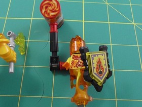 LEGO Nexo Knights Ultimate Axl minifigure & Ultimate Flama 70336 nex053