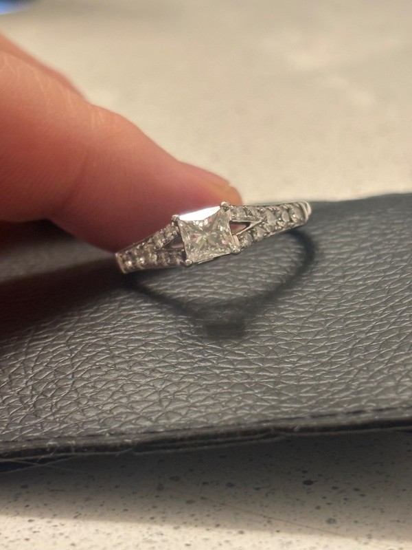 LEO Diamond Ring, Princess cut. Excellent color and quality!