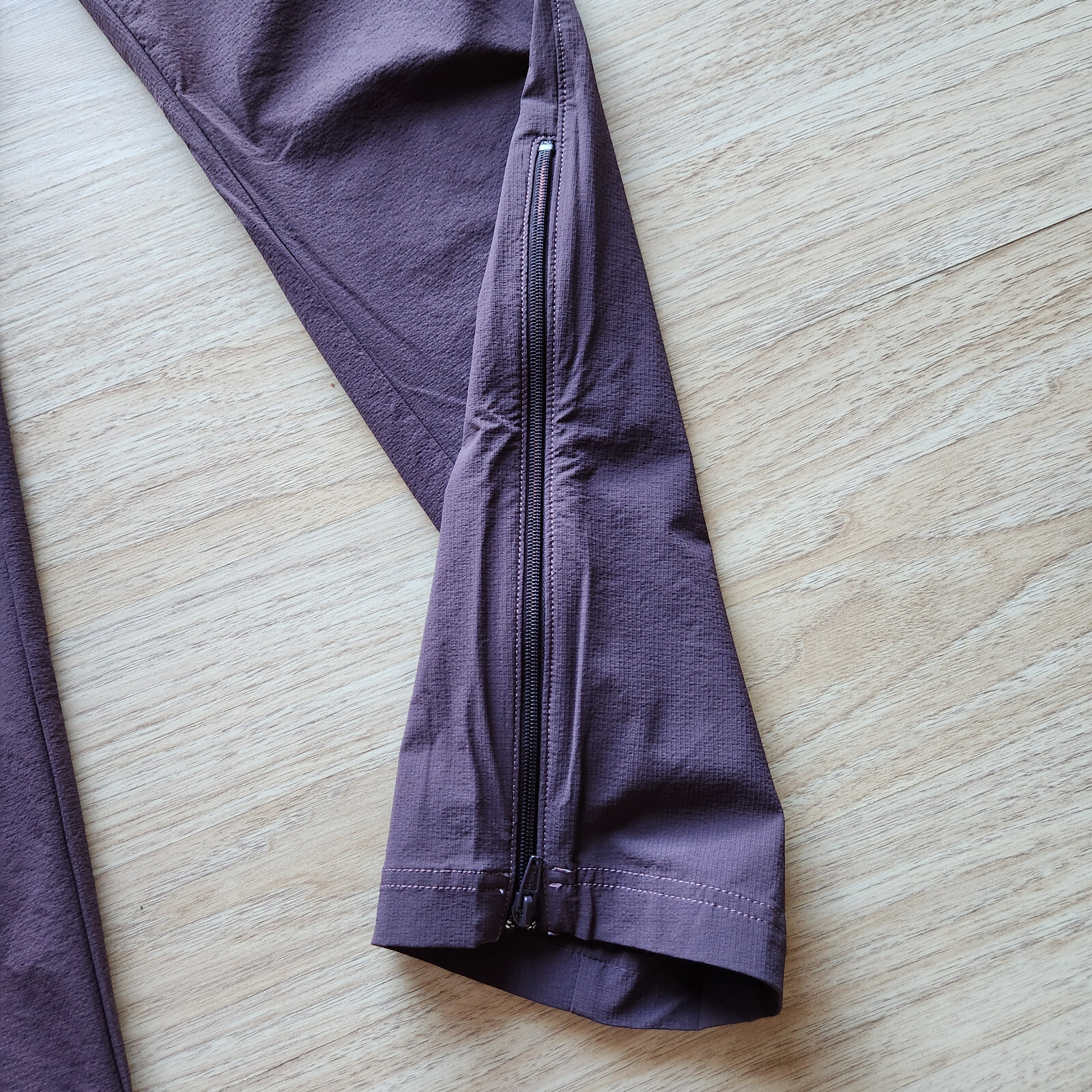 Athleta Women's 4 Hiking Track Cargo Slim Pants AnkleZip Stretch