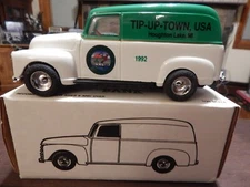 1992 1ST YEAR TIP UP TOWN BANK 1950 CHEVY PANEL TRUCK-MICHIGAN DEER PATCHES