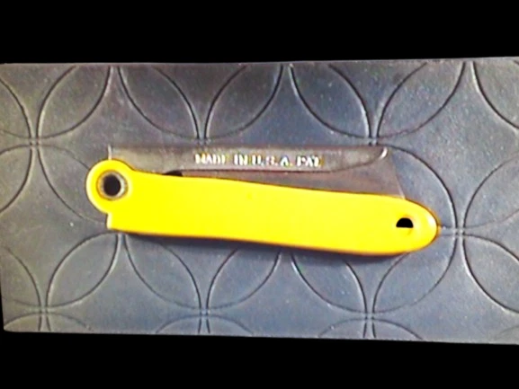 Vintage J&P Coats Clark's O.N.T. Threads Advertising Razor Knife - Image 2 of 3