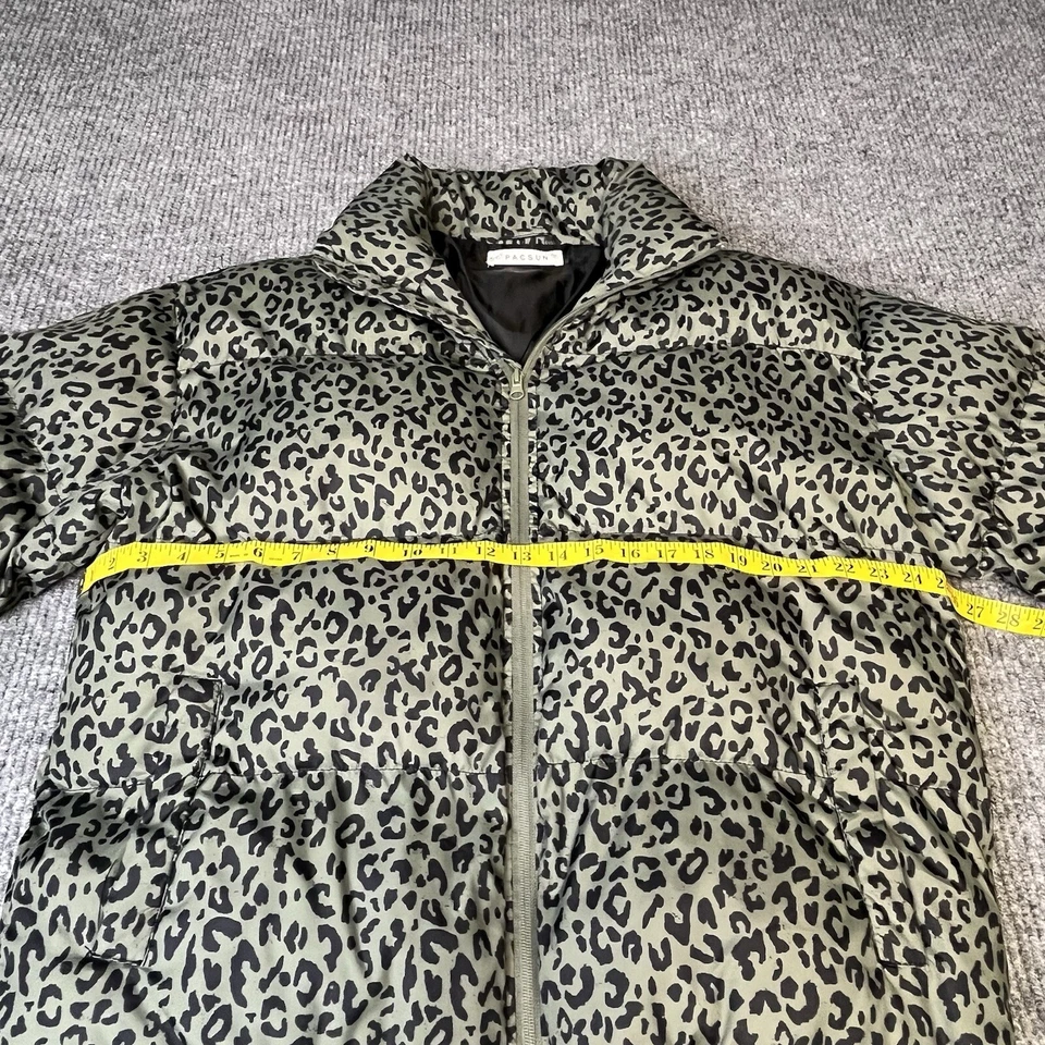 Pacsun Puffer Coat Jacket Womens Medium Green Leopard Print full Zip Insulated - Image 2 of 4