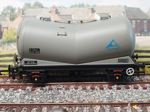 Hornby R6126 OO V TANKER Alcan #7074 | Condition: Used