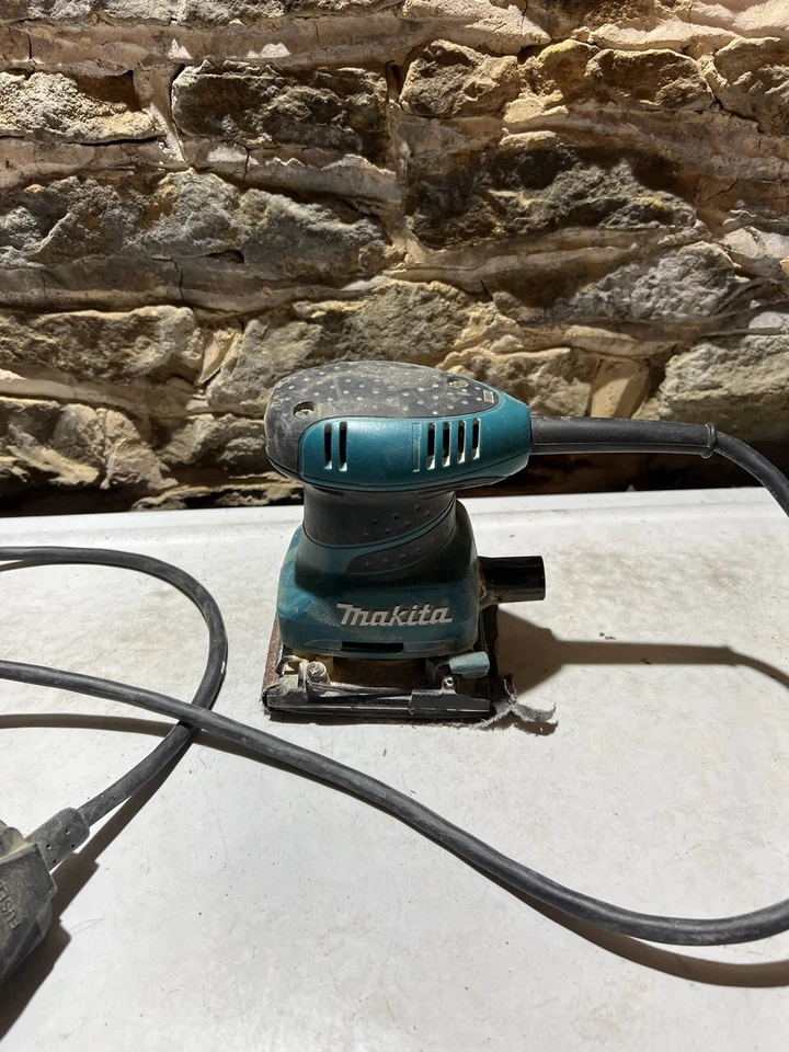 Makita BO4555 Palm Sander 240V - Working - Image 4 of 4