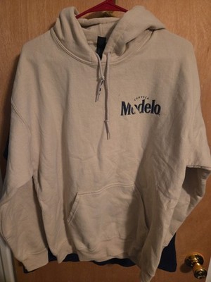 Modelo Hoodie Size Medium