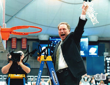 TOM IZZO signed (MICHIGAN STATE SPARTANS) basketball 8X10 BECKETT BAS BP59374
