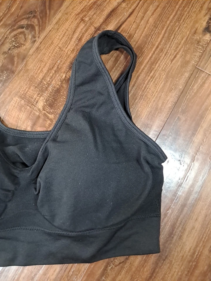 Sujetador deportivo Genie acolchado negro grande ligeramente usado Foto 3 de 4