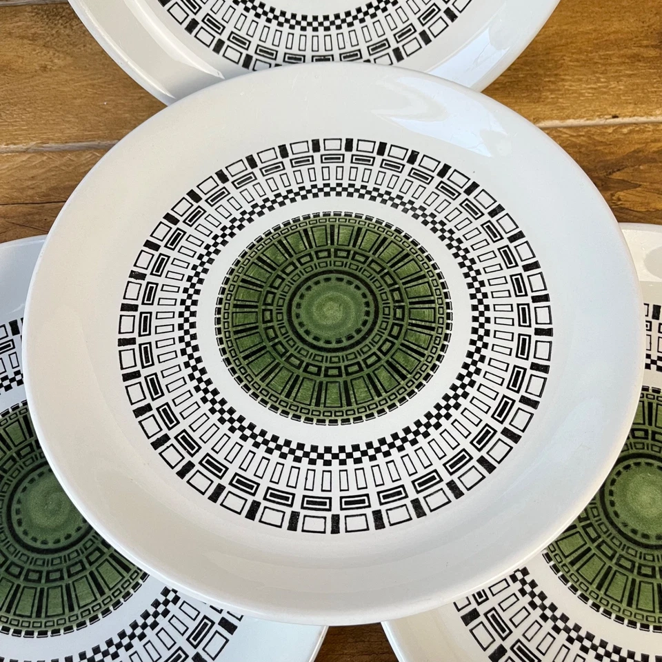 Vintage Biltons Dinner Plates x 4 Green Centre. 10" / 25.5cms  1970s - Image 2 of 4