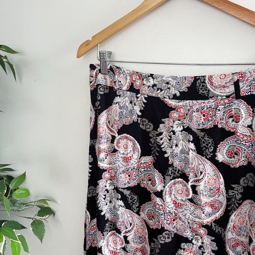 Katies Womens Skirt Size 8 Knee Length Black Red Paisley Pattern - Picture 3 of 7