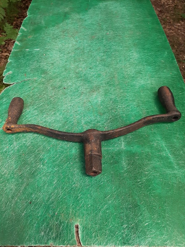 ANTIQUE HANDLE FOR TRACTORS OR WATER  VALVE??? OR ECT DON'T KNOW WHAT IT IS FOR.