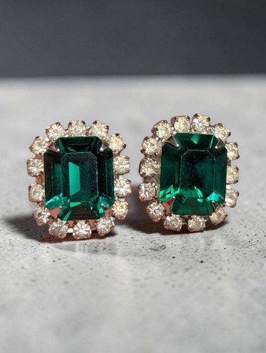 Vtg KRAMER Signed Emerald Cut Green Rhinestone Halo Silver Tone Clip On Earrings - Afbeelding 1 van 9