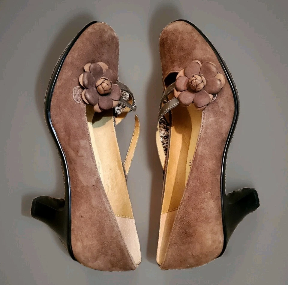 Womens Pump Softspots Suede Flower Shape Accents Ladies Size 8.5 M - Image 4 of 4