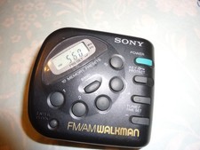 SONY FM/AM WALKMAN Radio. SRF-M32. WORKING. Has belt clip.