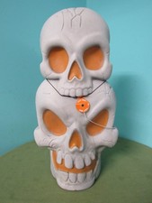 Hyde  Eek 22.5  Blow Mold Stack Skulls Light  Sounds Halloween NEW