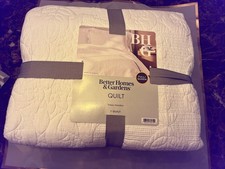 Better Homes  Gardens Quilt For Queen/Full Bed, Paisley Medallion, White, NWT