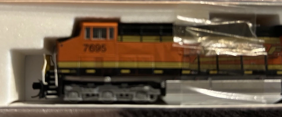 Fox Valley Models N Scale 70308 ES Burlington Northern Santa Fe, 7695  - Image 4 of 4