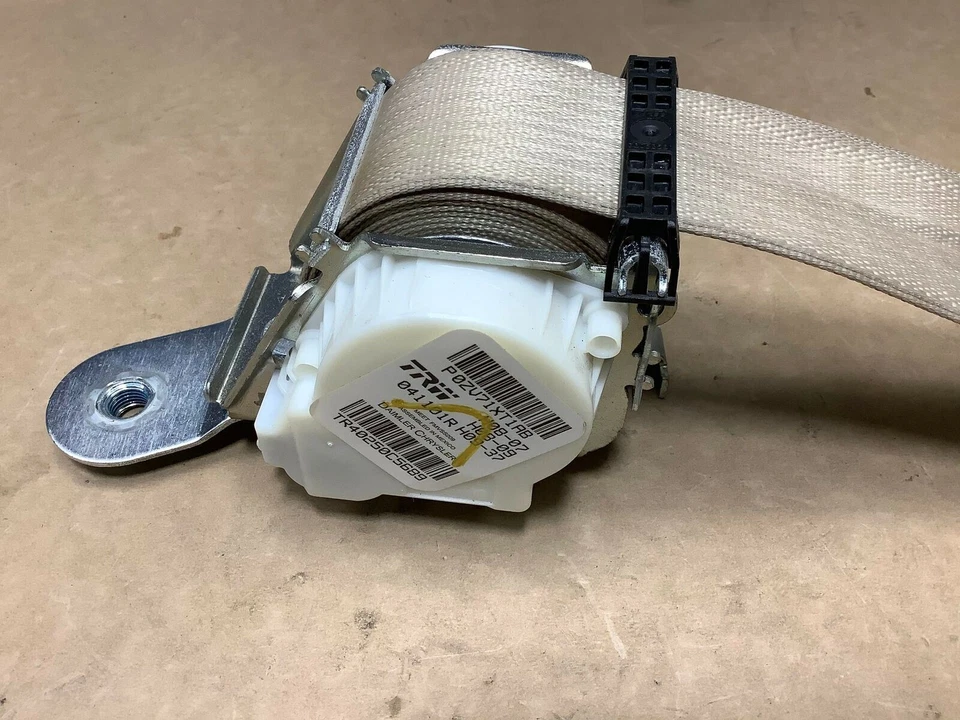 2010 VOLKSWAGEN ROUTAN REAR LEFT DRIVER SIDE SAFETY SEAT BELT RETRACTOR OEM+ - Image 2 of 4