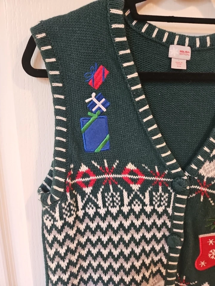 Chaleco de Navidad verde mediano con apliques de fieltro bordado de lentejuelas verde  Foto 2 de 4