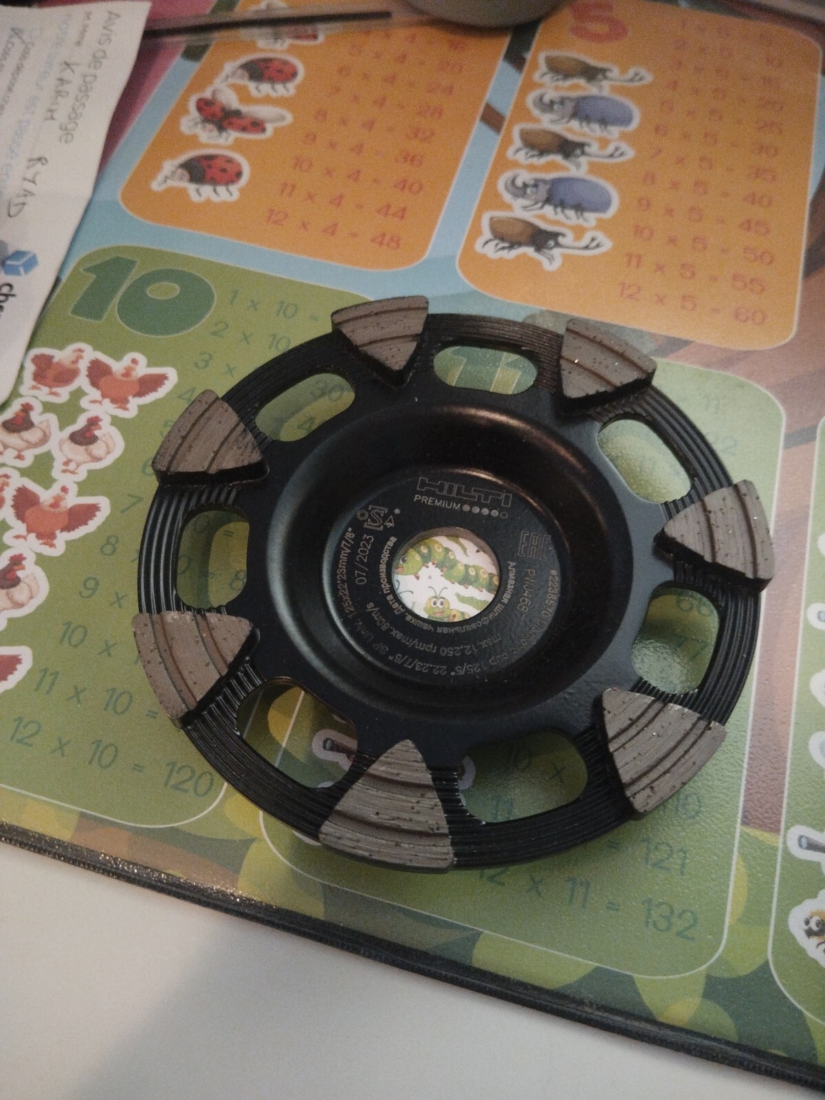 Disque diamant à poncer pour éliminer les résidus de colle et corriger les dalles