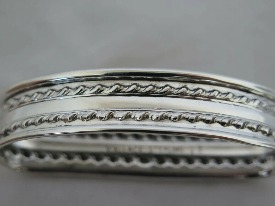 Anillo de servilleta Wallace de plata de ley - Michelle? ¿Faneuil? inseguro de patrón Foto 2 de 4