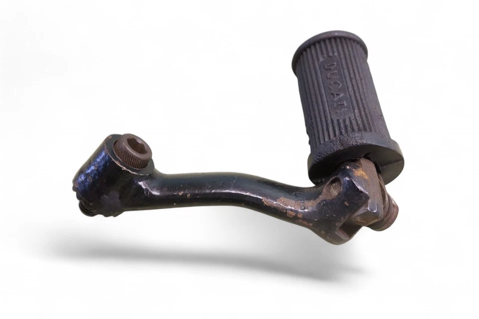 Ducati 750 GT 750GT DM750 1975 Super Sport bisel DM Desmo clavija derecha Foto 2 de 4