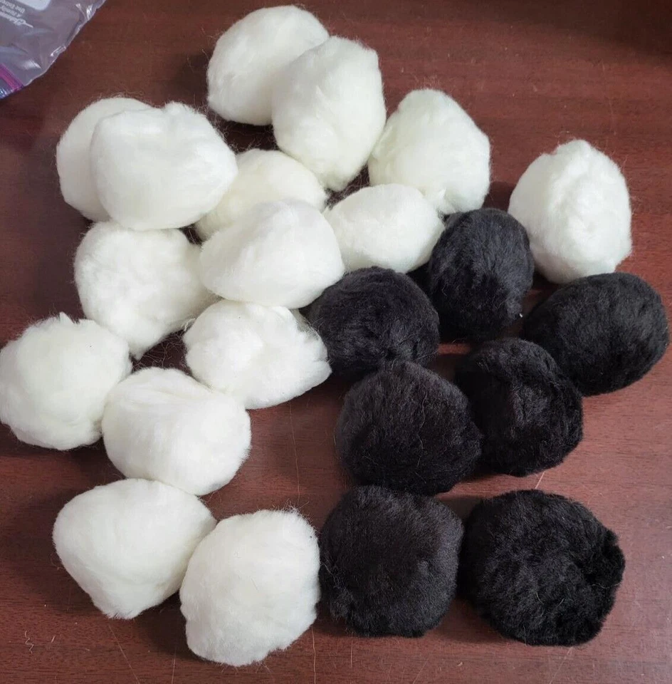 22 pompones de piel blancos de 3" con ~1" siesta 7 negro 15 blanco ~ decoración artesanal costura Foto 2 de 2
