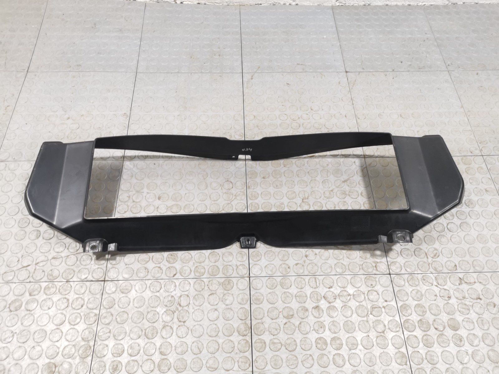 Maserati Levante 3.0 L AWD 2017 Front Center Radiator Air Guide Duct Panel OEM